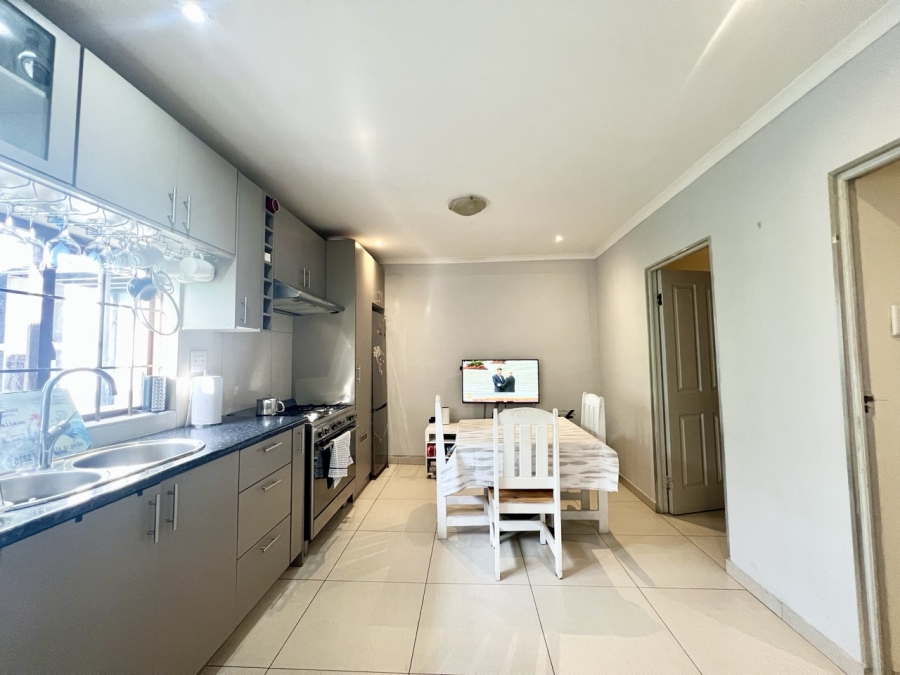 9 Bedroom Property for Sale in Table View Western Cape